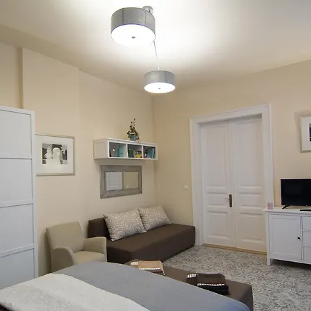 Zora Apartment Eger