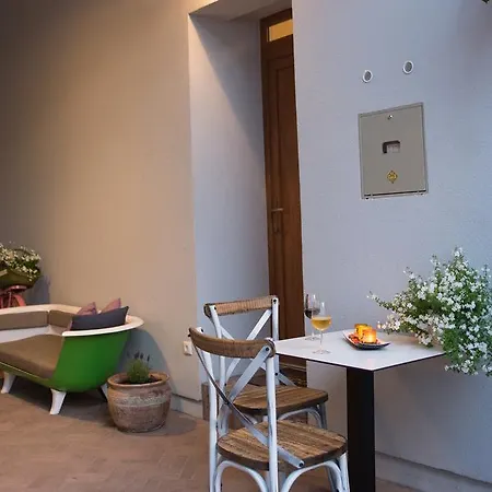 Zora Apartment
